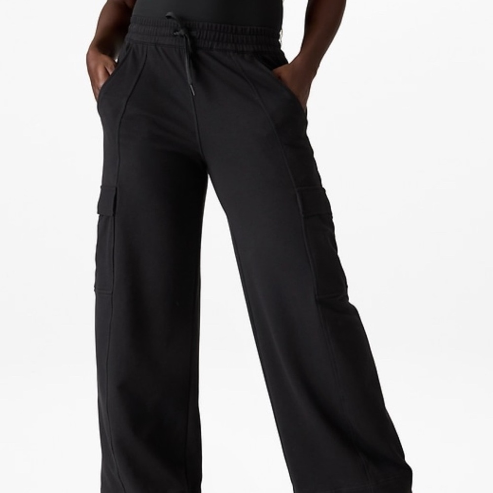 Athleta retroterry wide leg cargo pants brand new with tags size medium IN NAVY